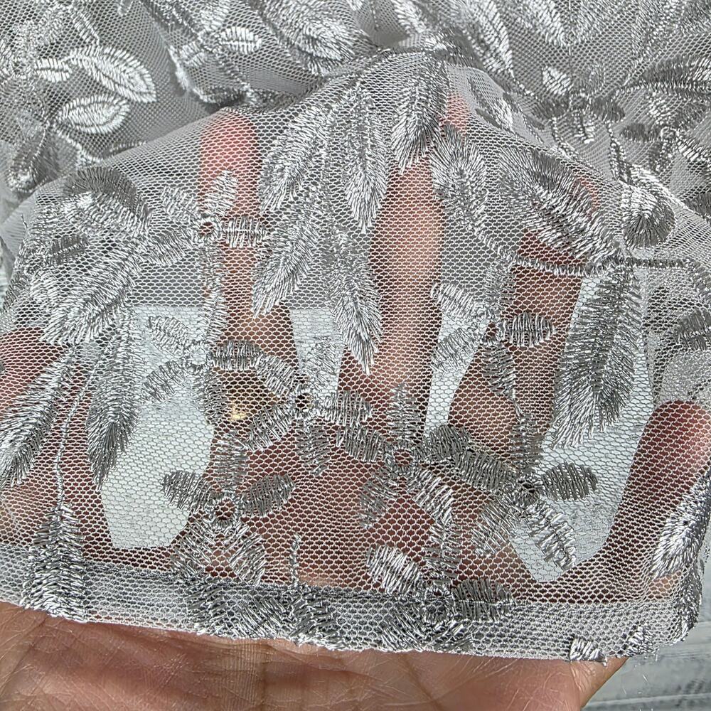 White House Black Market Silver Metallic Embroidered Blouse Top Sz L EUC Liner - Picture 3 of 9